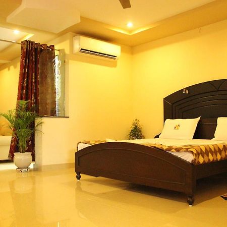 Hotel Sri Grands ราจาห์มันดรี ภายนอก รูปภาพ