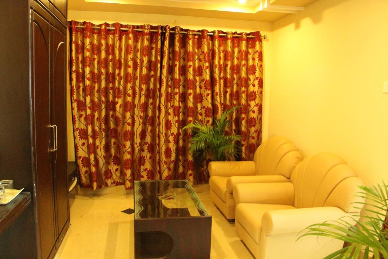 Hotel Sri Grands ราจาห์มันดรี ภายนอก รูปภาพ