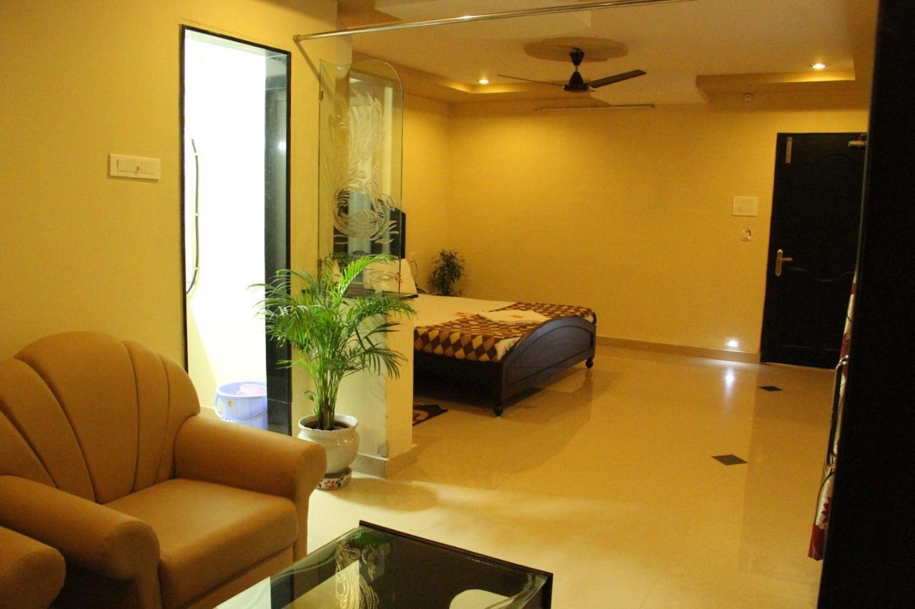 Hotel Sri Grands ราจาห์มันดรี ภายนอก รูปภาพ